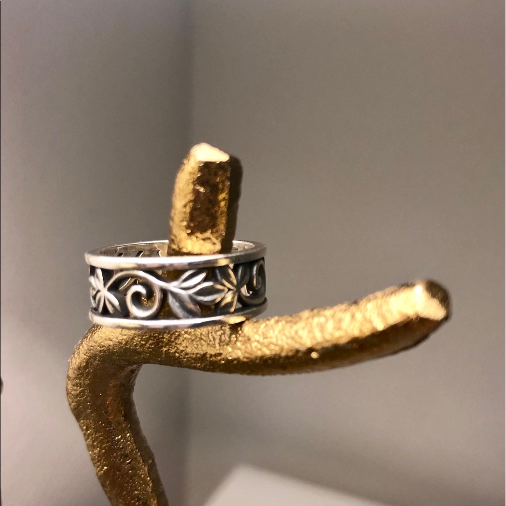 Retired James Avery- Vines Ring 💍